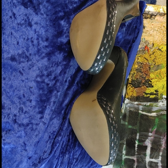 Heels - Picture 4 of 4